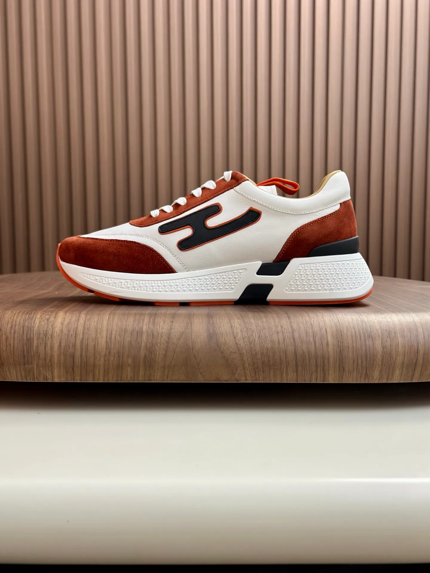 [HERMES] Hermès men's shoes 💰840💰 - High-end quality original order - Upper: 🔝 tumbled calfskin, brand canvas cloth, shoe body sewn with ´H´ pattern - Lining: water-dyed cowhide - Outsole: ultra-light T men's shoes 💰U foam rubber; two-color molded outsole - Ultra-high quality control, fine workmanship: highlighted (high-end, luxury, grade) -Size :39-44 (38, 45, can be customized)